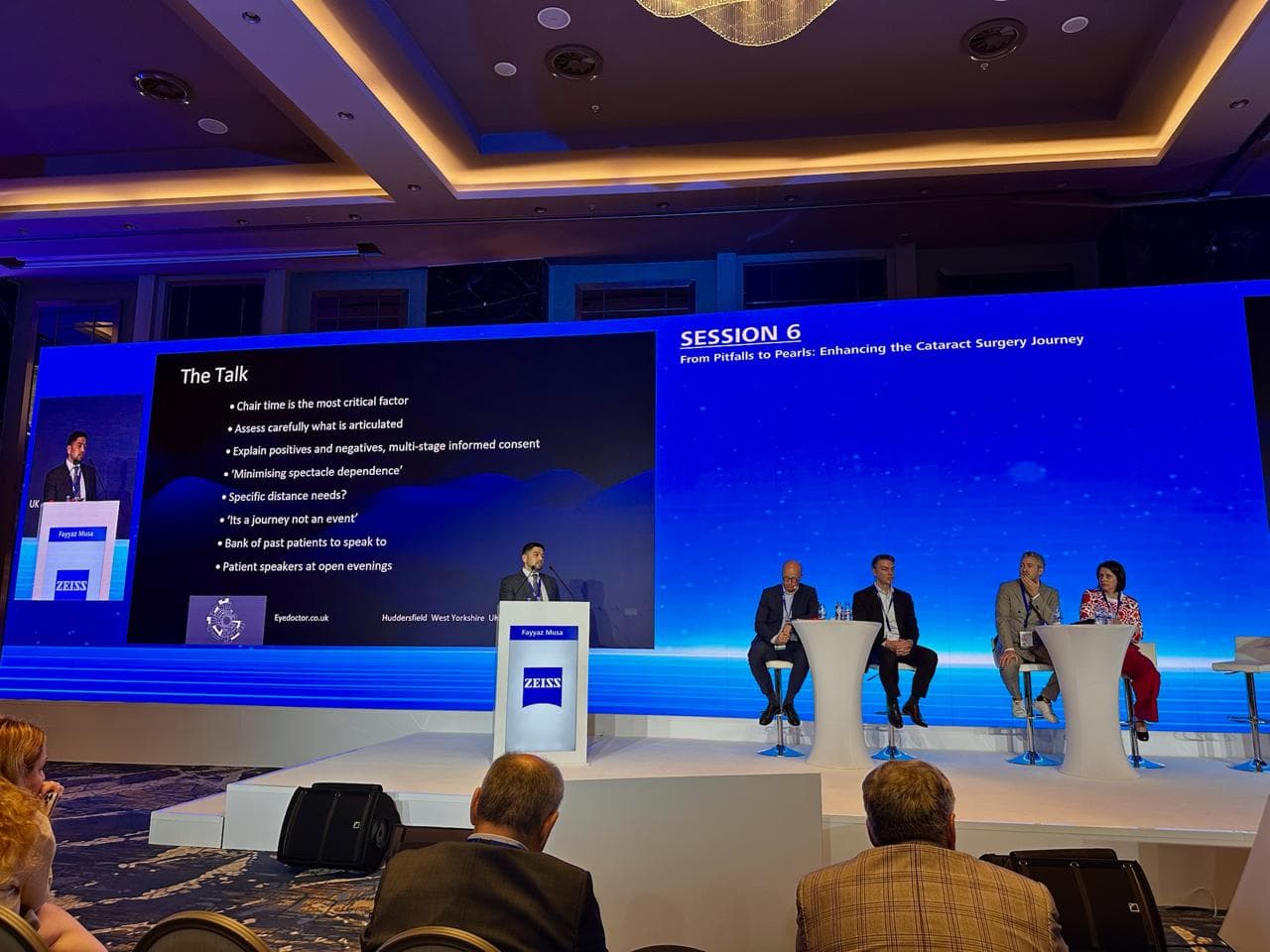 Dr Fayyaz Musa at an ophthalmology conference with ZEISS